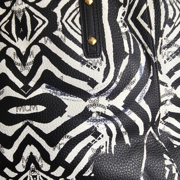 MCM Reversible Liz Tote & Pouch | Limited Edition Zebra Print w/Pochette - Picture 12 of 16